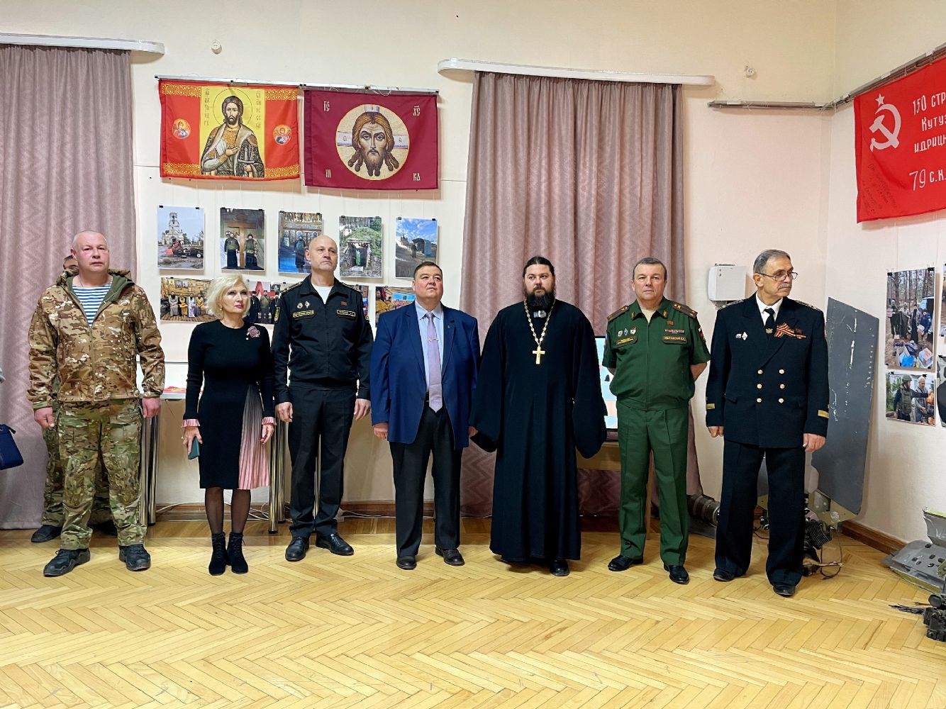 В залах Феодосийского музея древностей открылась выставка «Духовное служение на войне», приуроченная ко Дню защитника Отечества.